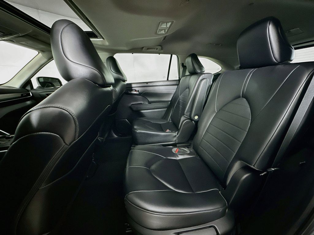 Thumbnail: 2023 Toyota Highlander - 13