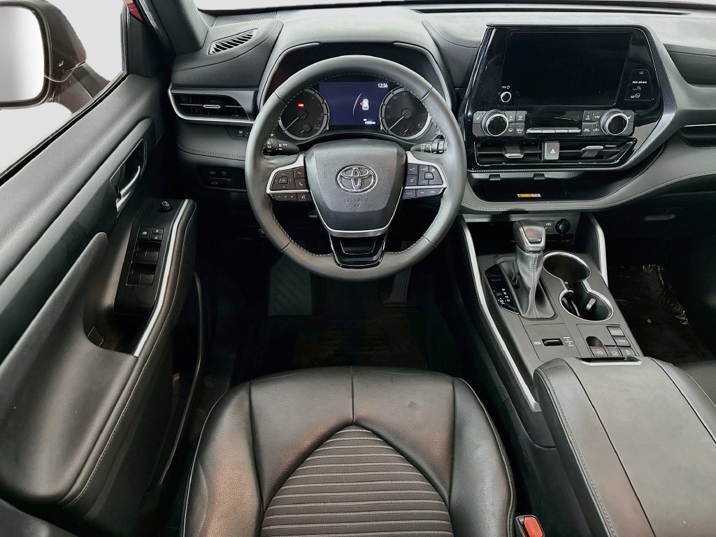 Thumbnail: 2023 Toyota Highlander - 10