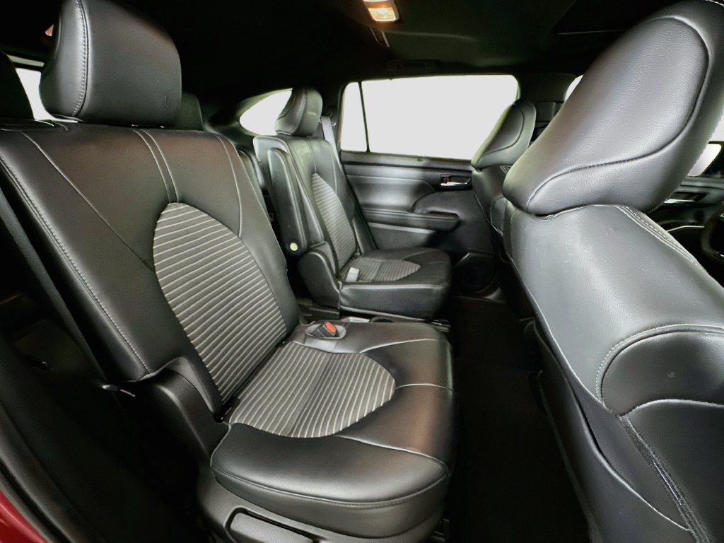 Thumbnail: 2023 Toyota Highlander - 33