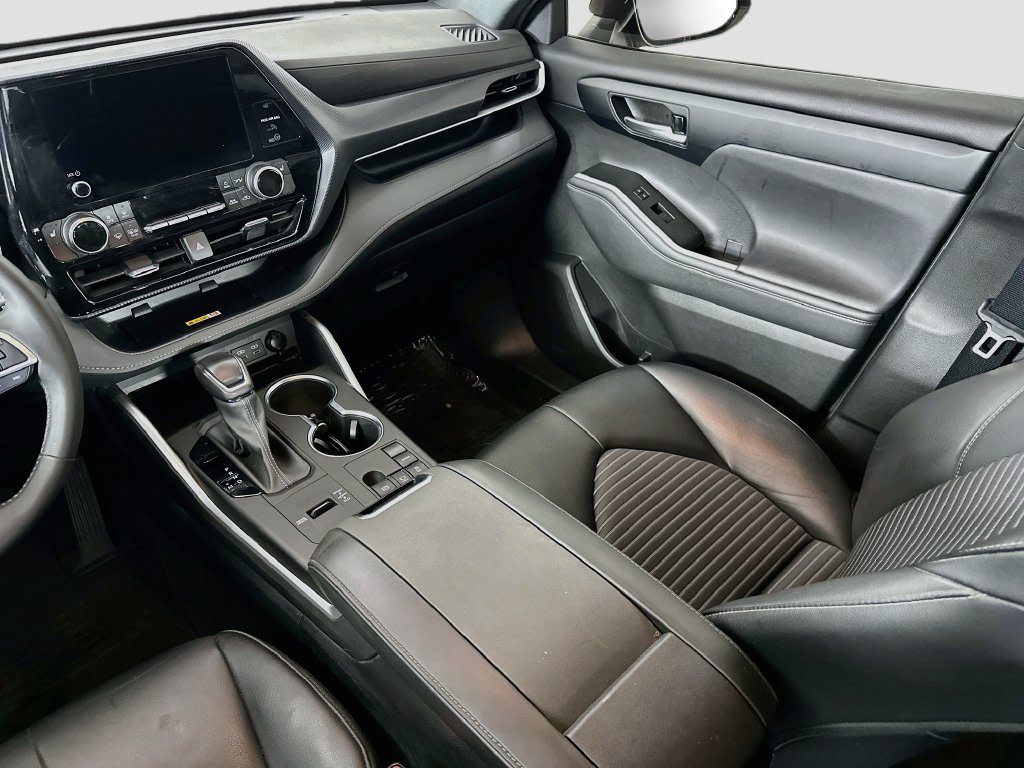 Thumbnail: 2023 Toyota Highlander - 14