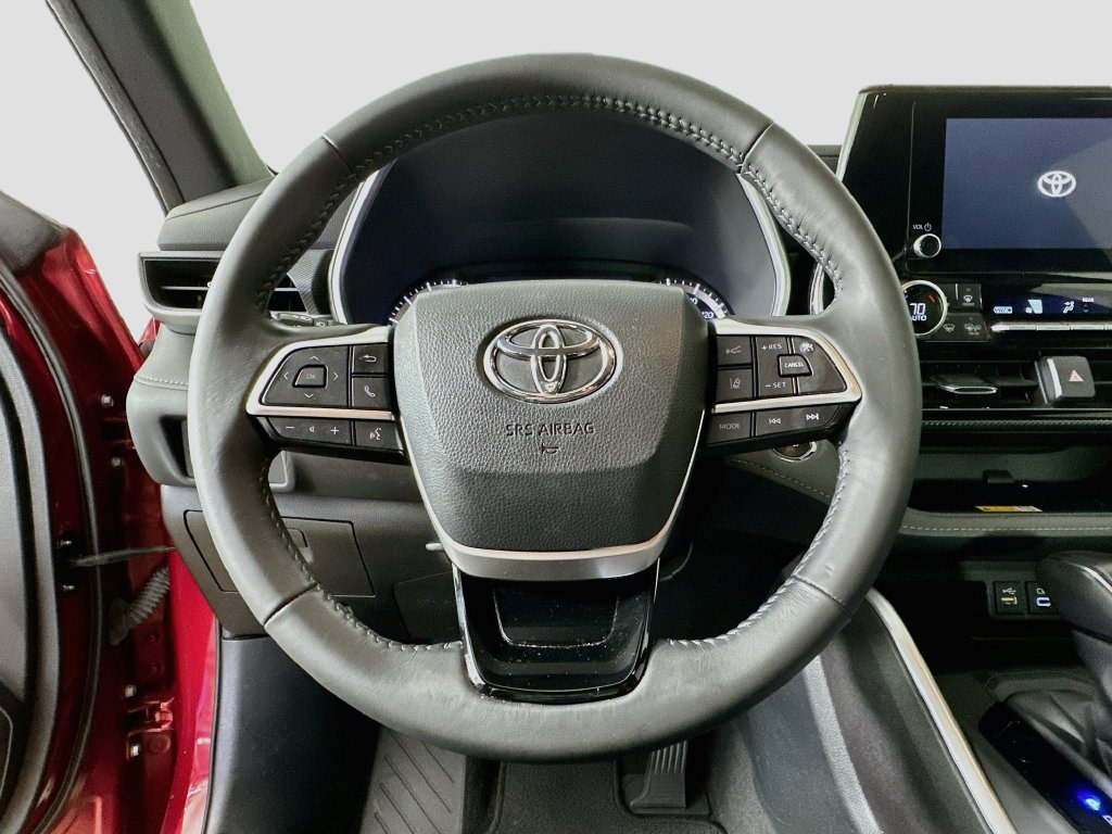 Thumbnail: 2023 Toyota Highlander - 15