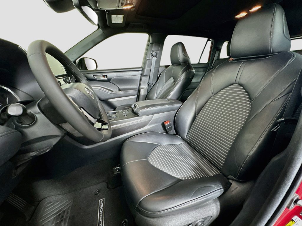 Thumbnail: 2023 Toyota Highlander - 11