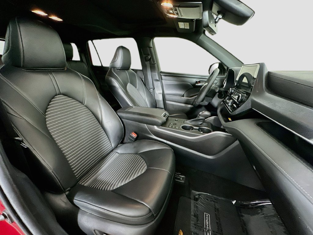 Thumbnail: 2023 Toyota Highlander - 12