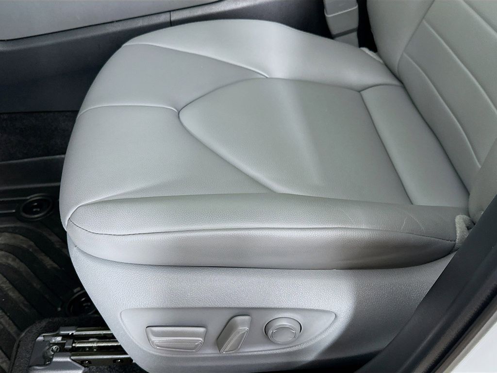 Thumbnail: 2023 Toyota Highlander - 30