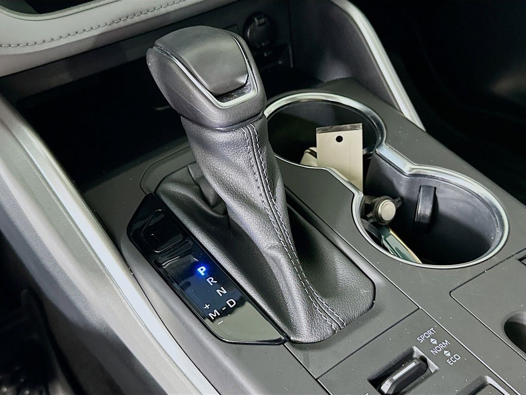 Thumbnail: 2023 Toyota Highlander - 17