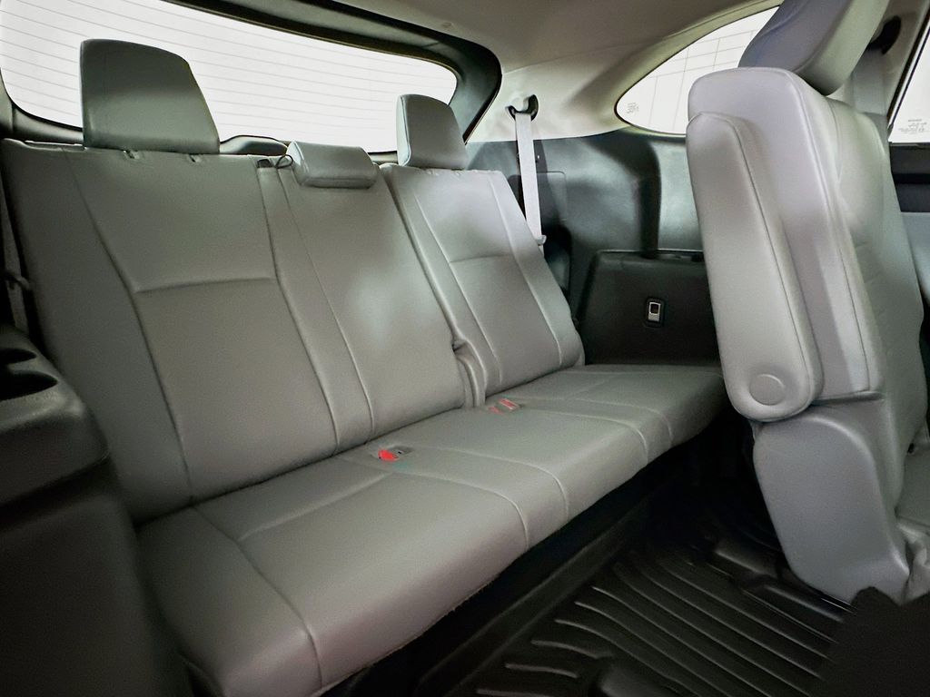 Thumbnail: 2023 Toyota Highlander - 32