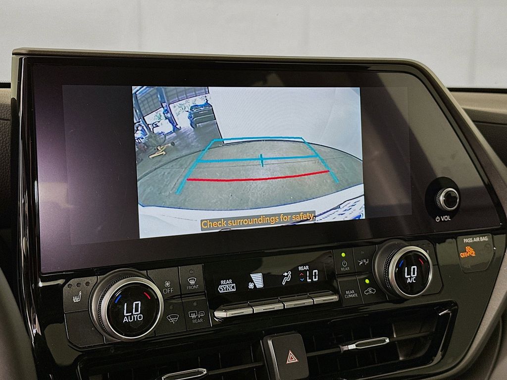 Thumbnail: 2023 Toyota Highlander - 28