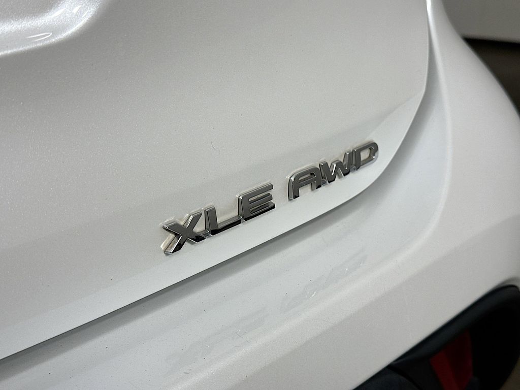 Thumbnail: 2023 Toyota Highlander - 7