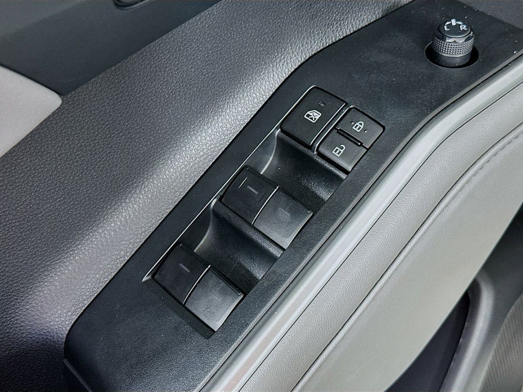 Thumbnail: 2023 Toyota Highlander - 29