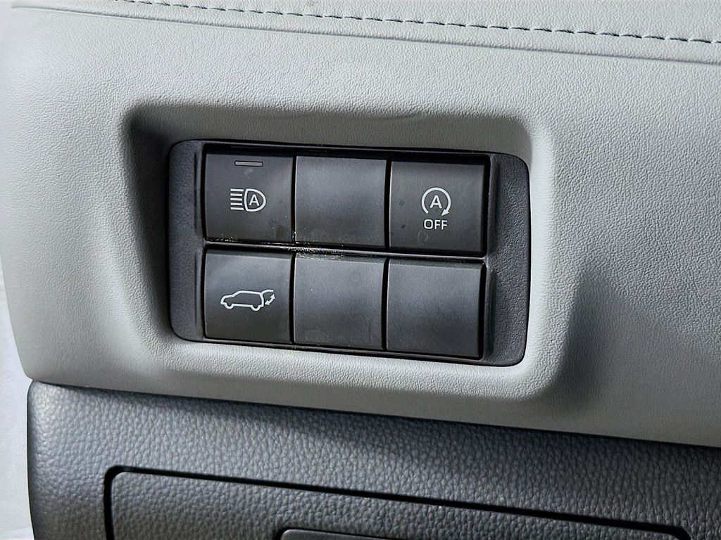 Thumbnail: 2023 Toyota Highlander - 27