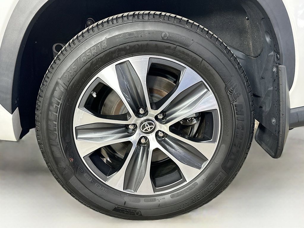 Thumbnail: 2023 Toyota Highlander - 8