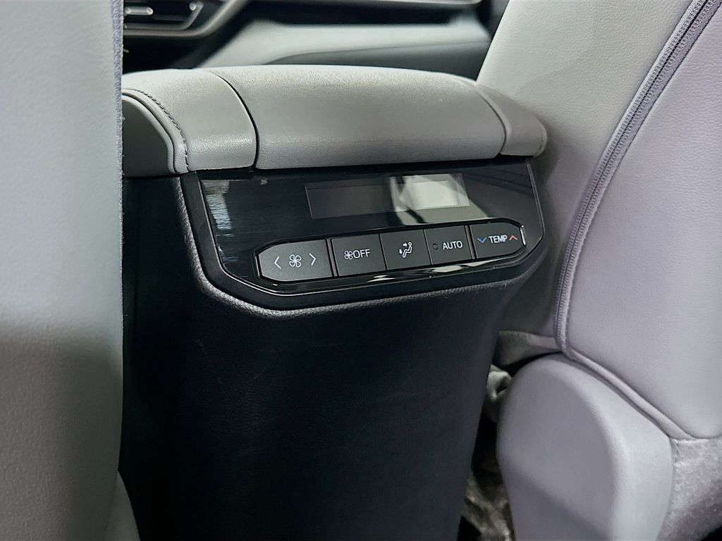 Thumbnail: 2023 Toyota Highlander - 22