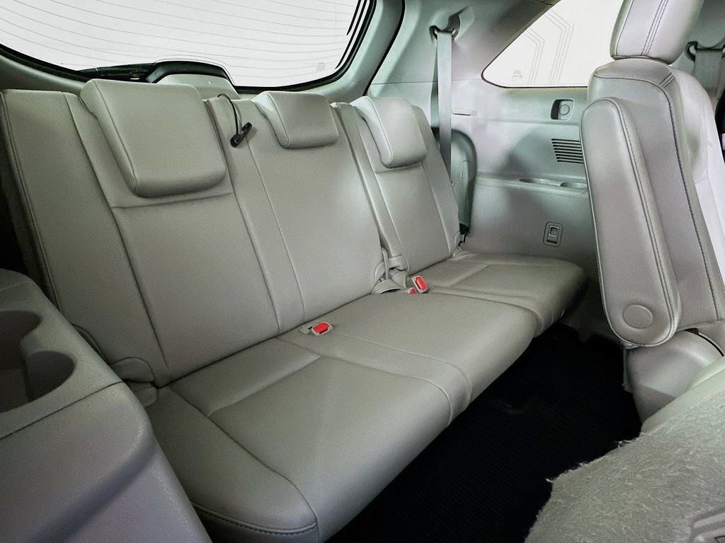 Thumbnail: 2019 Toyota Highlander - 32
