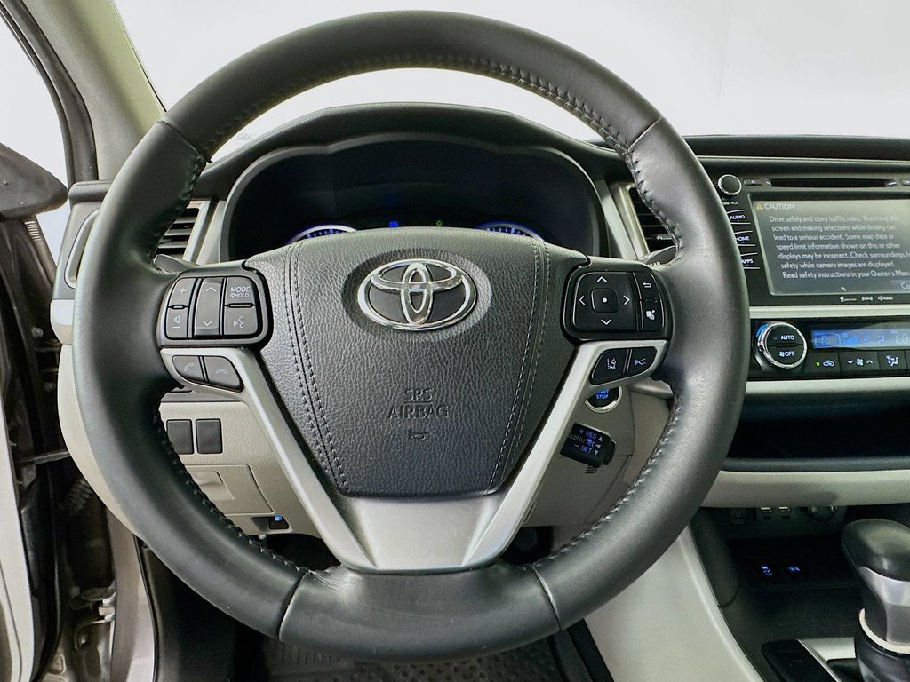 Thumbnail: 2019 Toyota Highlander - 14