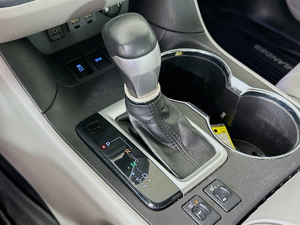 Thumbnail: 2019 Toyota Highlander - 17