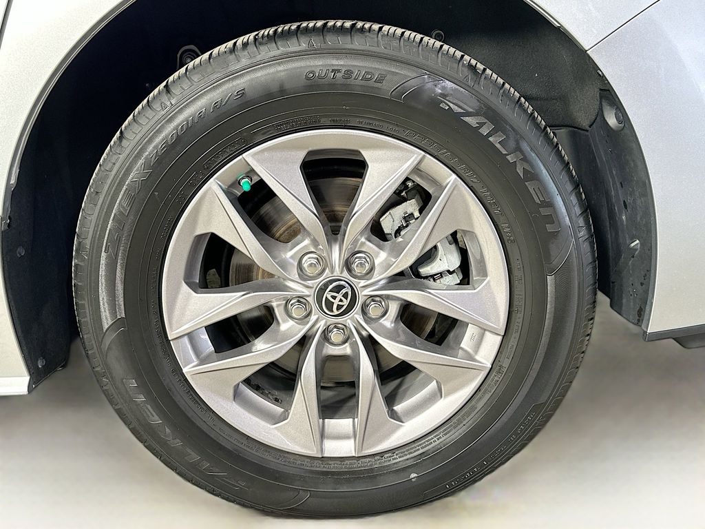 Thumbnail: 2021 Toyota Sienna - 8