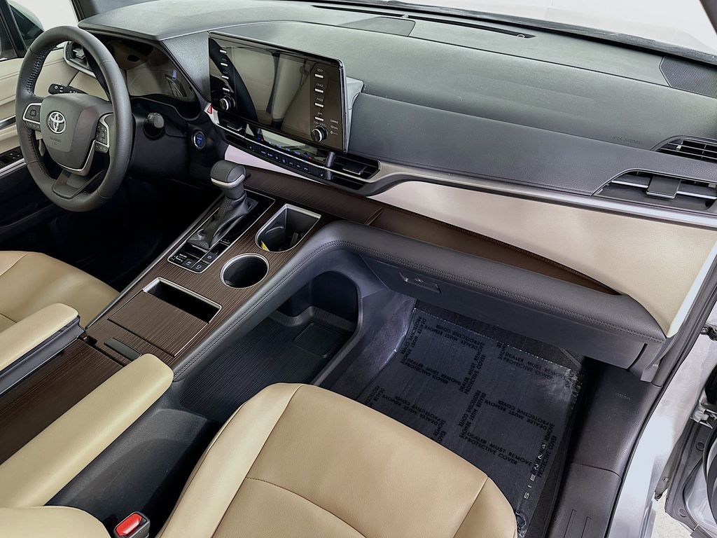 Thumbnail: 2021 Toyota Sienna - 33