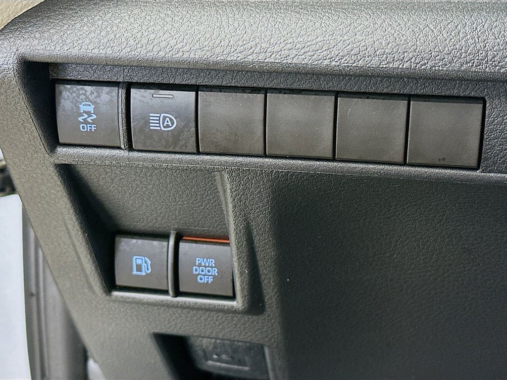 Thumbnail: 2021 Toyota Sienna - 26