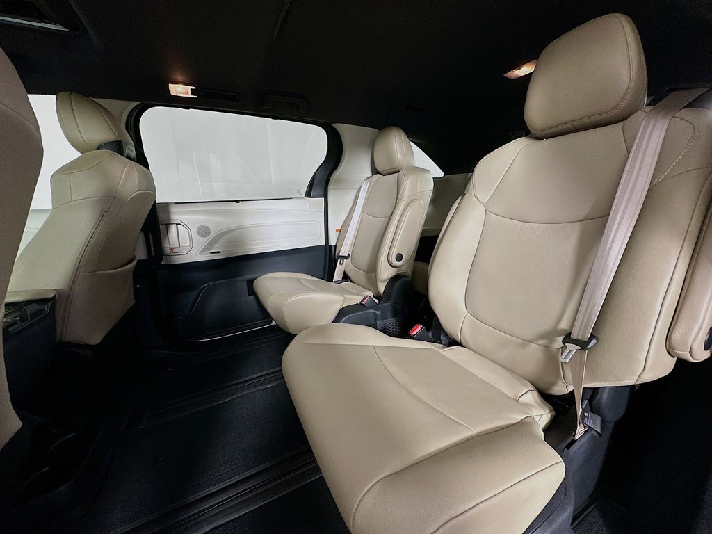 Thumbnail: 2021 Toyota Sienna - 13