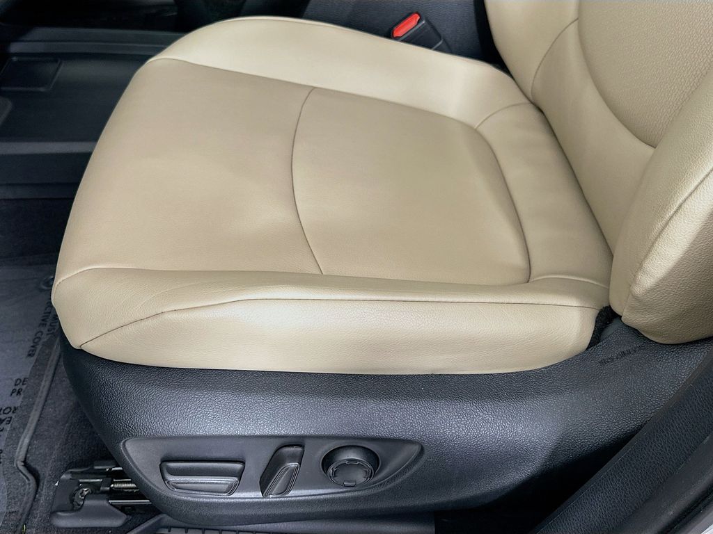 Thumbnail: 2021 Toyota Sienna - 29