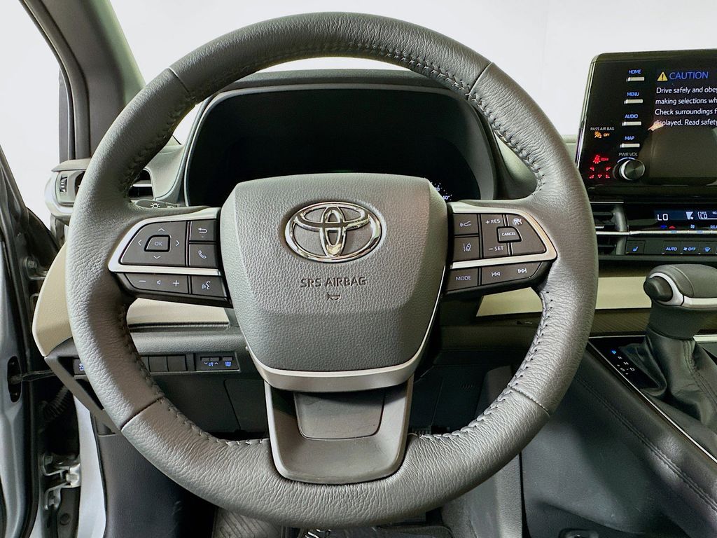 Thumbnail: 2021 Toyota Sienna - 15