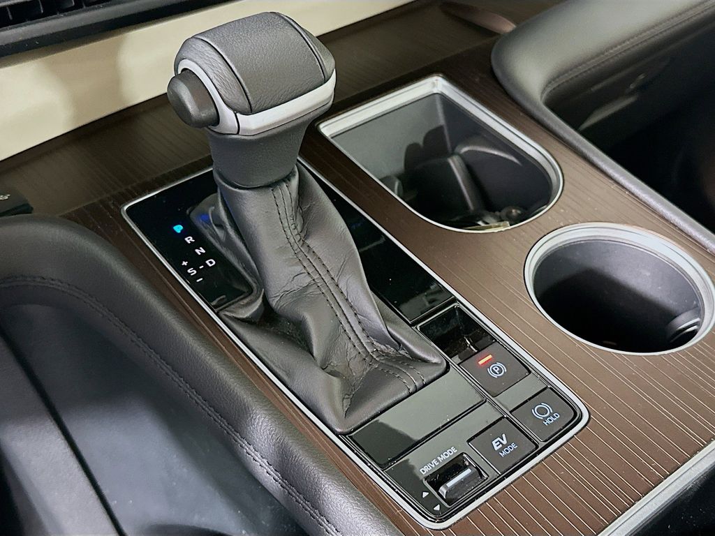 Thumbnail: 2021 Toyota Sienna - 17