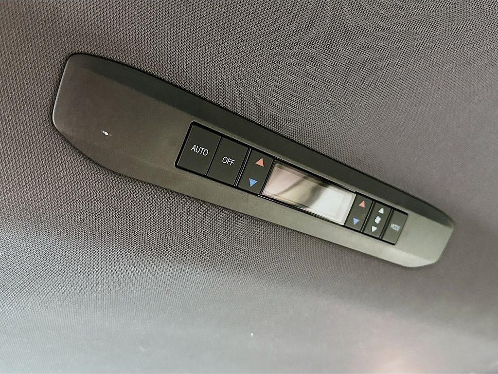 Thumbnail: 2021 Toyota Sienna - 20