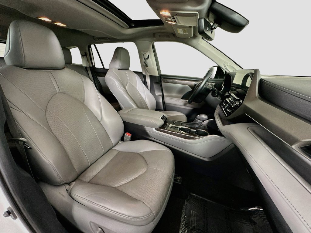 Thumbnail: 2021 Toyota Highlander - 12