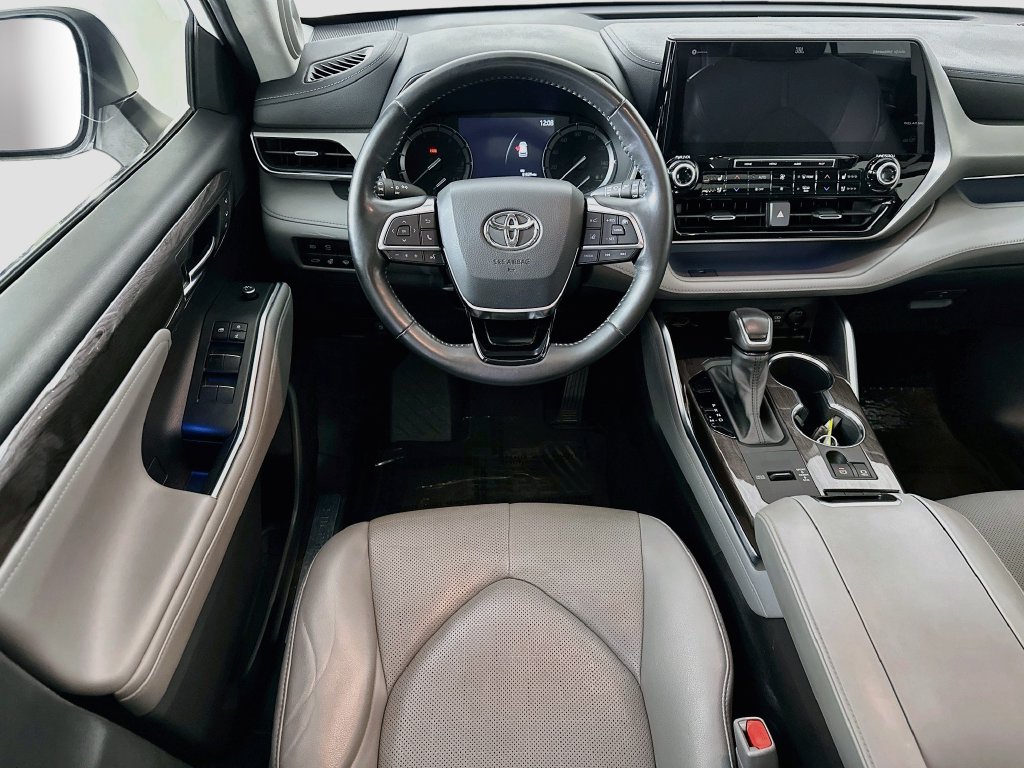 Thumbnail: 2021 Toyota Highlander - 10