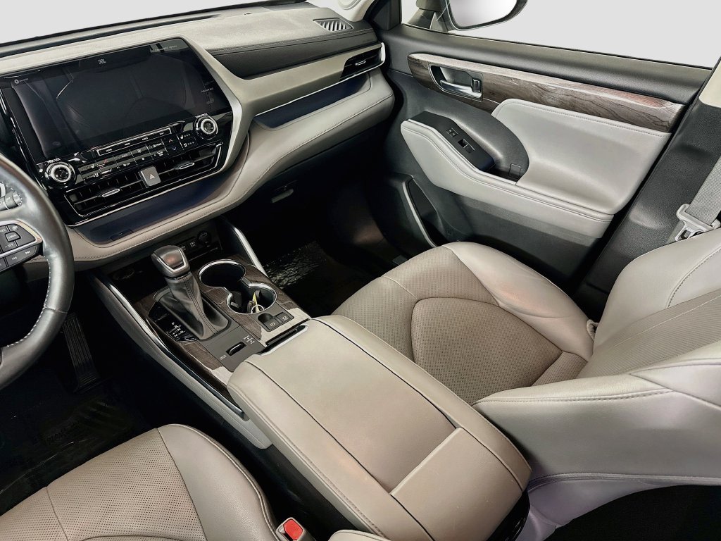Thumbnail: 2021 Toyota Highlander - 14