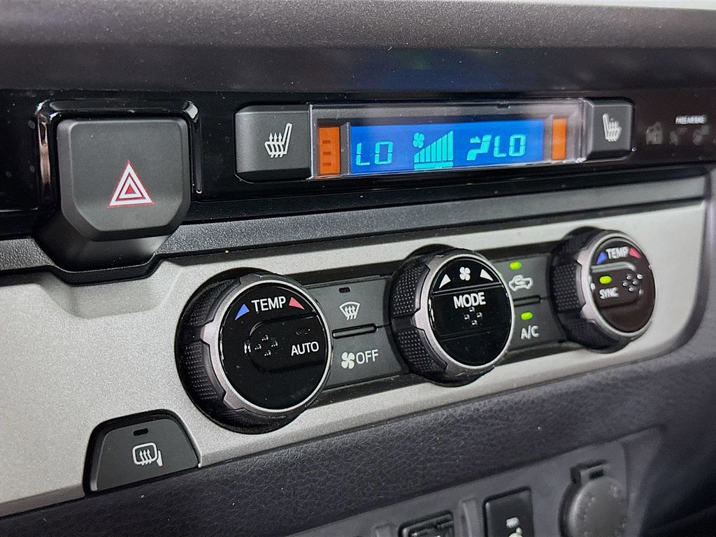Thumbnail: 2018 Toyota Tacoma - 21