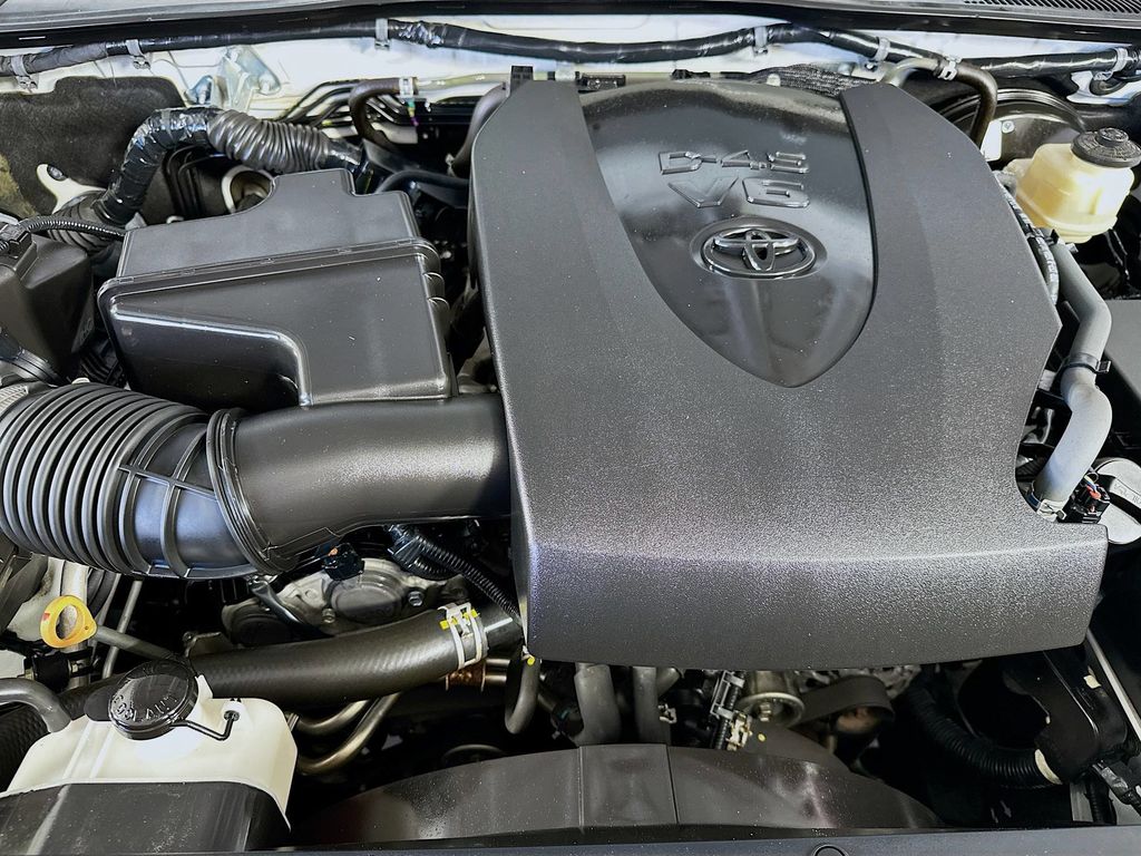Thumbnail: 2018 Toyota Tacoma - 9