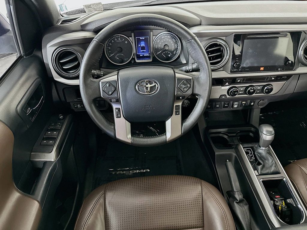Thumbnail: 2018 Toyota Tacoma - 10