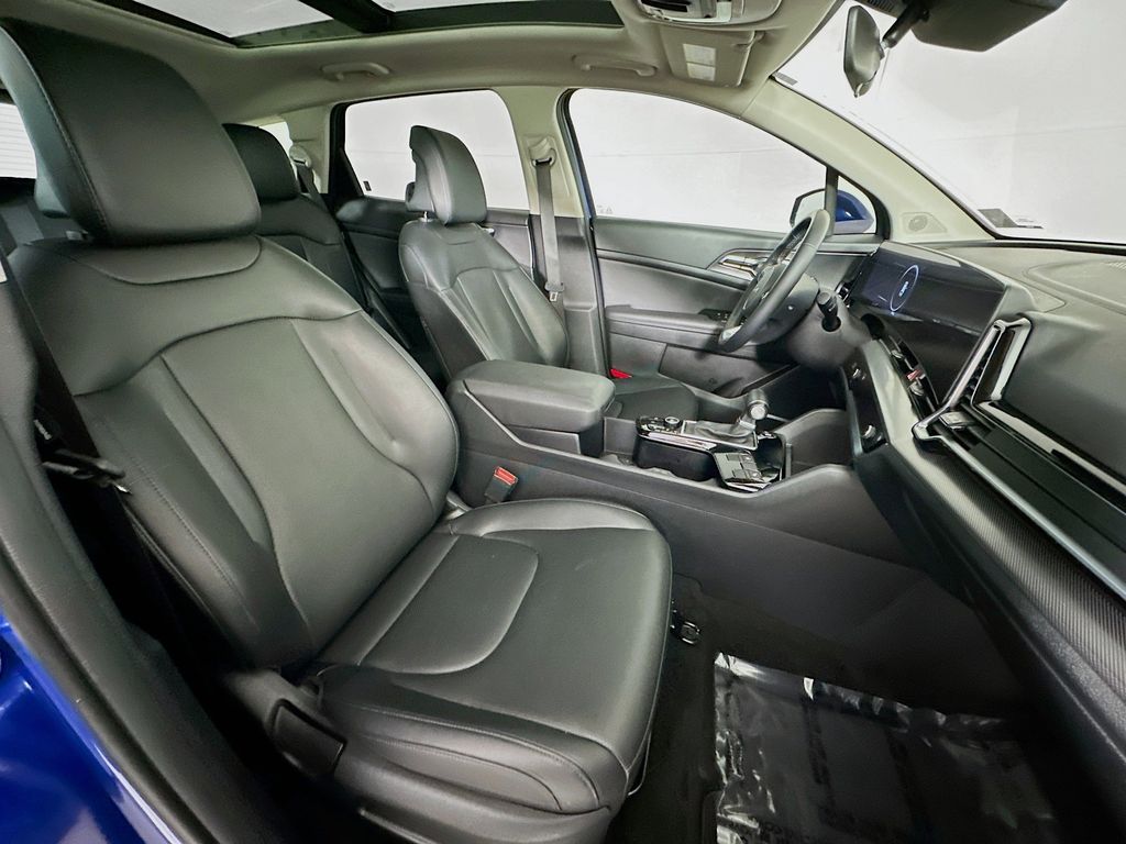 Thumbnail: 2025 Kia Sportage - 12