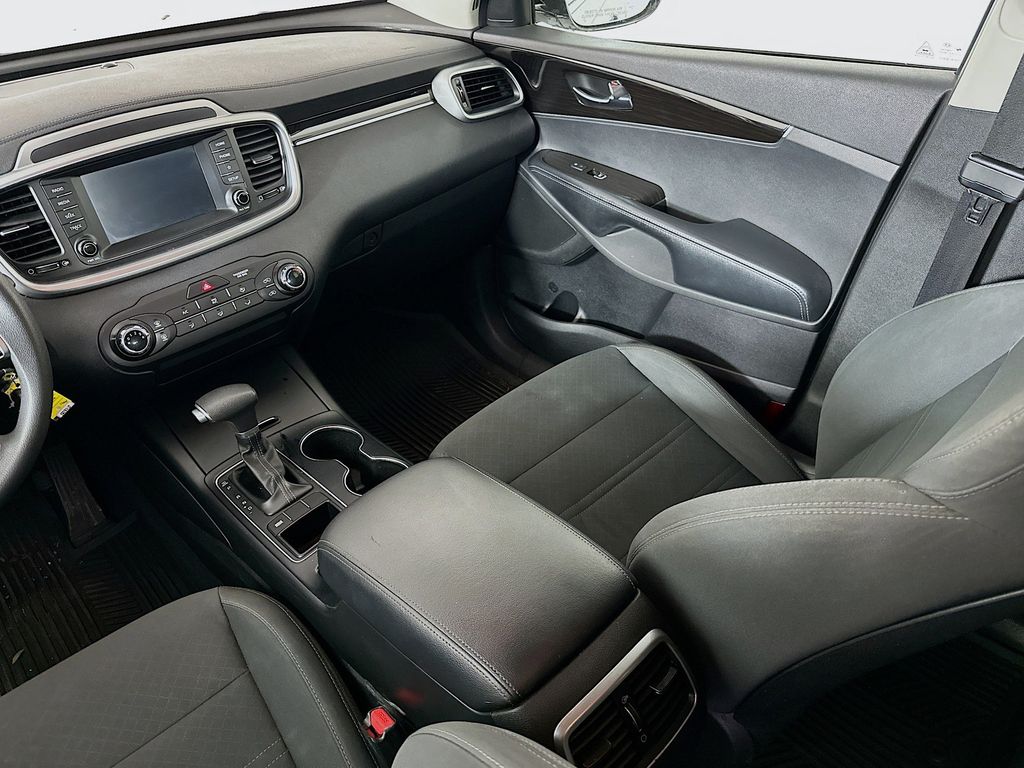 Thumbnail: 2020 Kia Sorento - 14