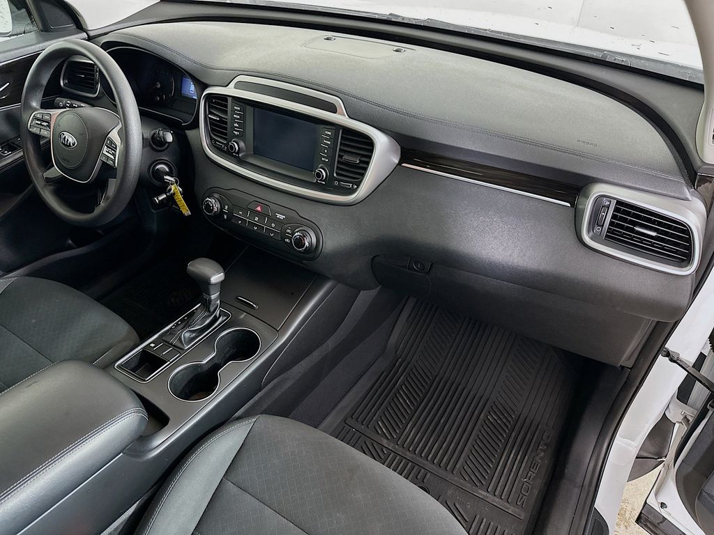 Thumbnail: 2020 Kia Sorento - 32
