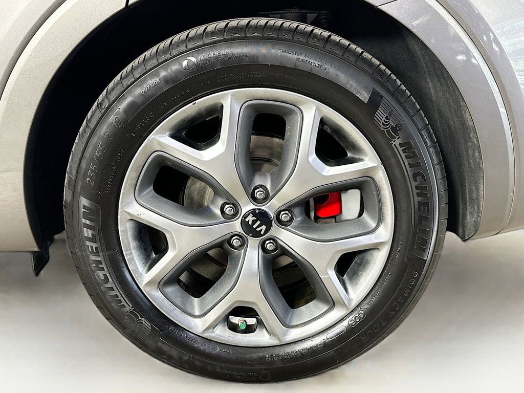 Thumbnail: 2019 Kia Sorento - 8