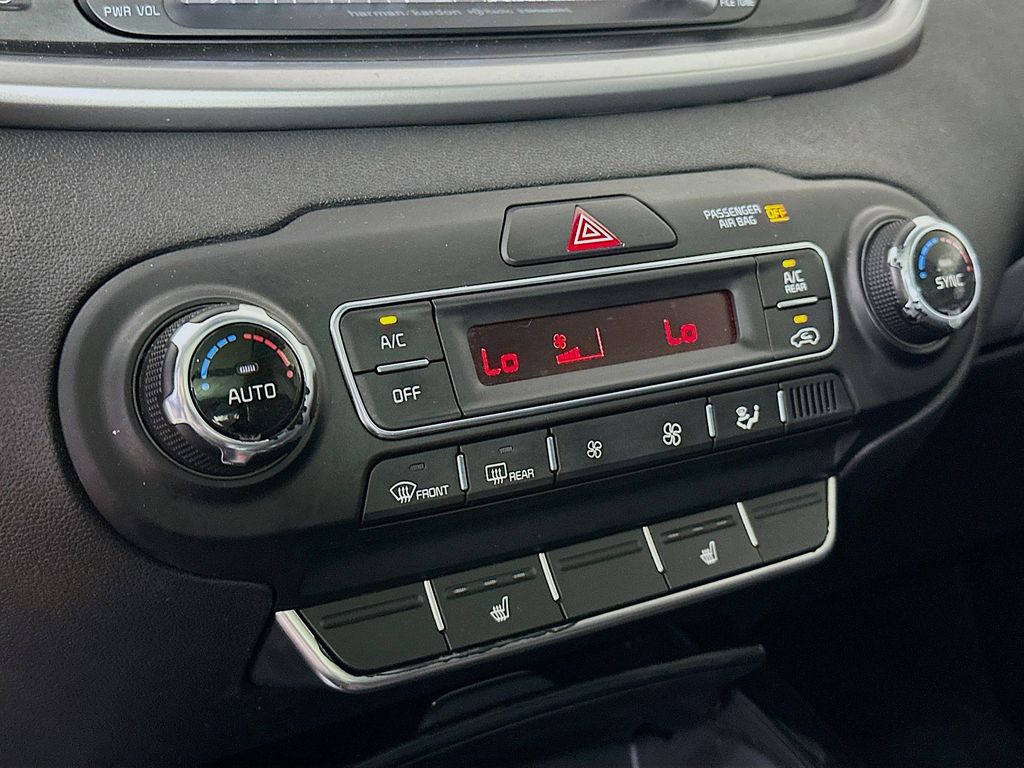 Thumbnail: 2019 Kia Sorento - 23