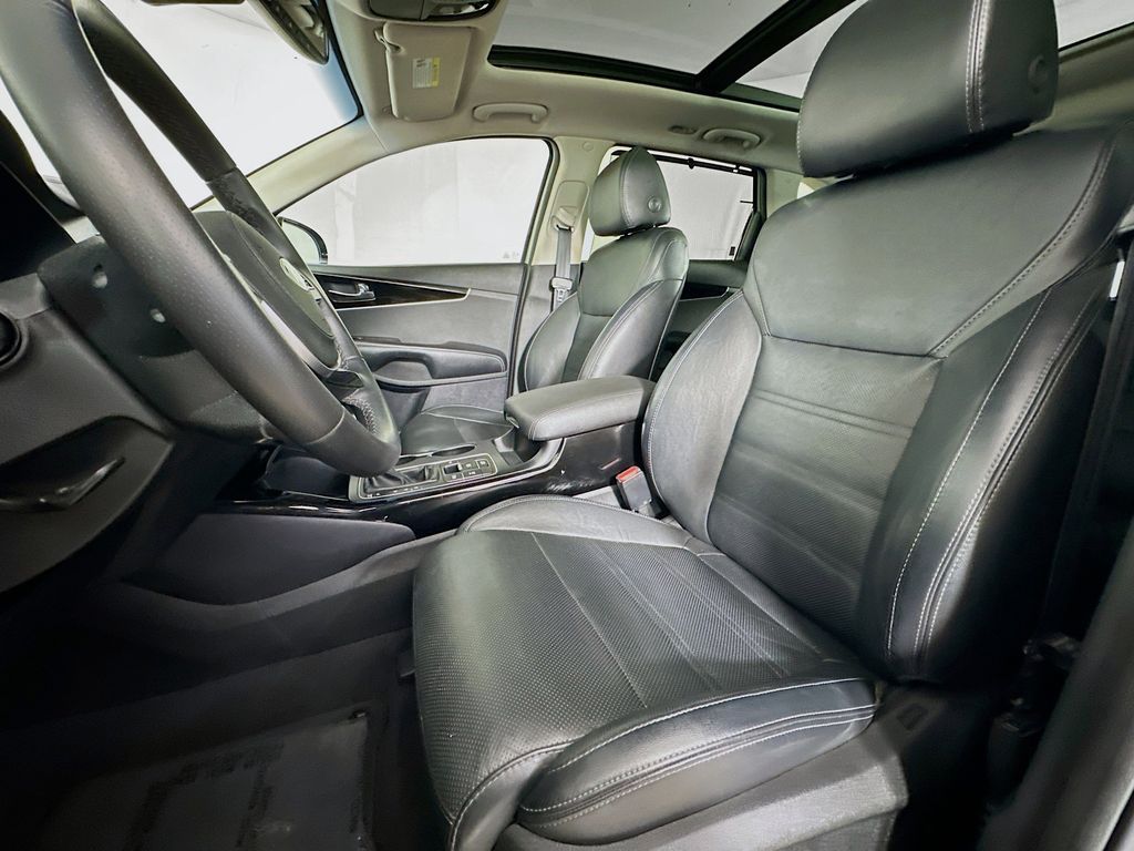 Thumbnail: 2019 Kia Sorento - 11