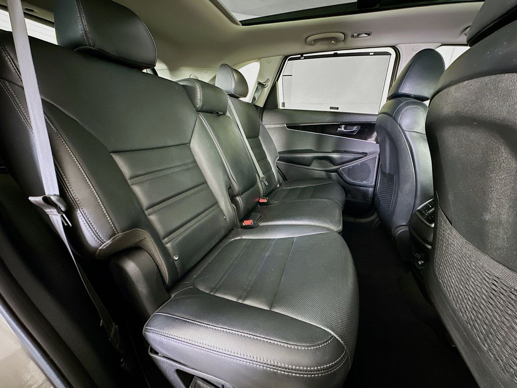 Thumbnail: 2019 Kia Sorento - 33