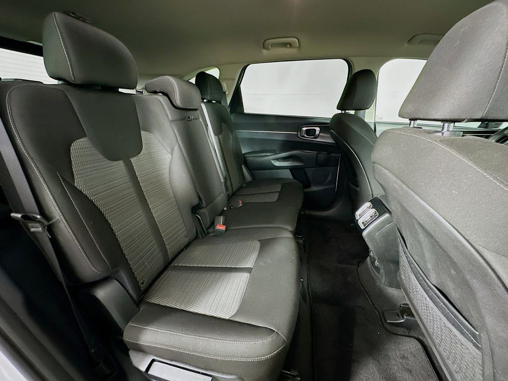 Thumbnail: 2021 Kia Sorento - 32