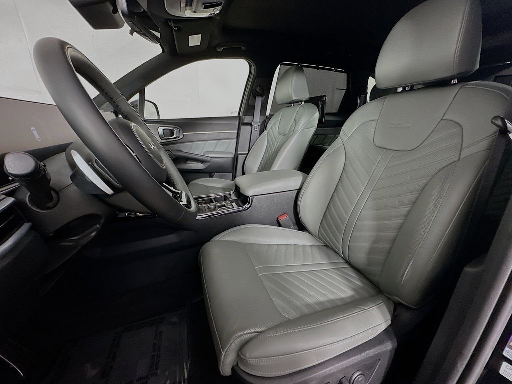 Thumbnail: 2025 Kia Sorento - 11