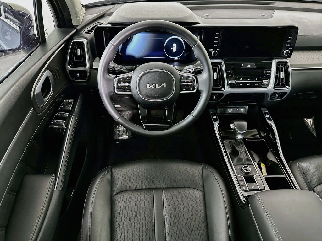 Thumbnail: 2023 Kia Sorento - 10