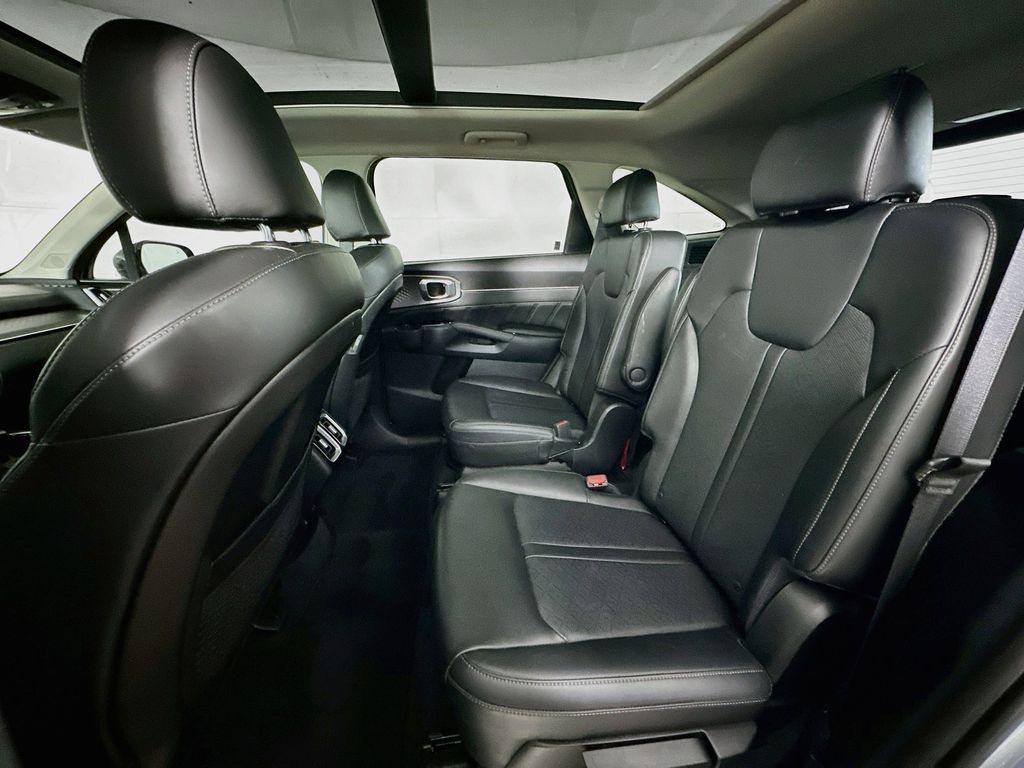 Thumbnail: 2023 Kia Sorento - 13