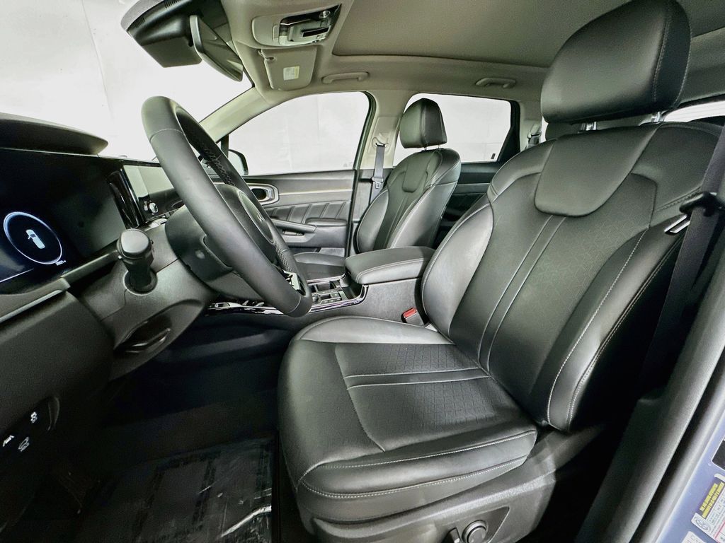 Thumbnail: 2023 Kia Sorento - 11