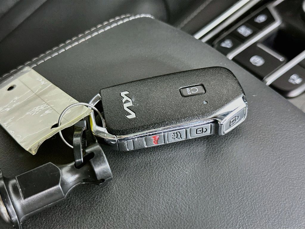 Thumbnail: 2023 Kia Sorento - 20