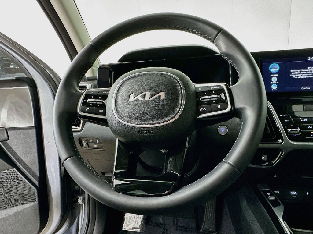 Thumbnail: 2023 Kia Sorento - 15