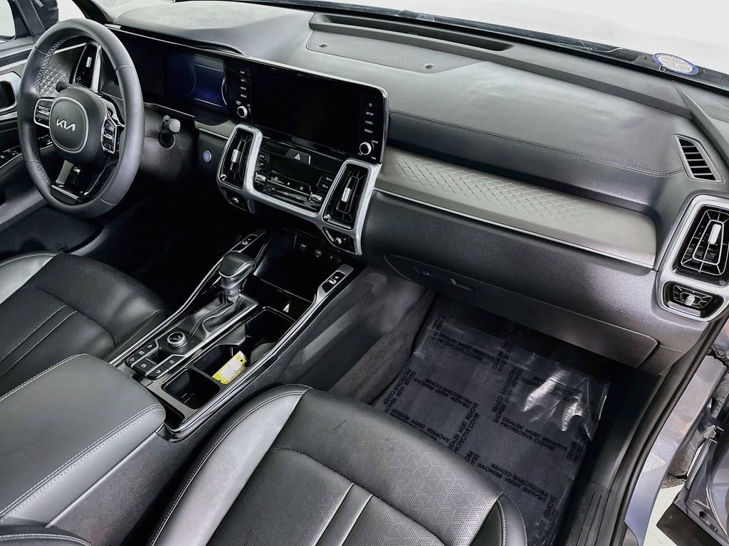 Thumbnail: 2023 Kia Sorento - 35