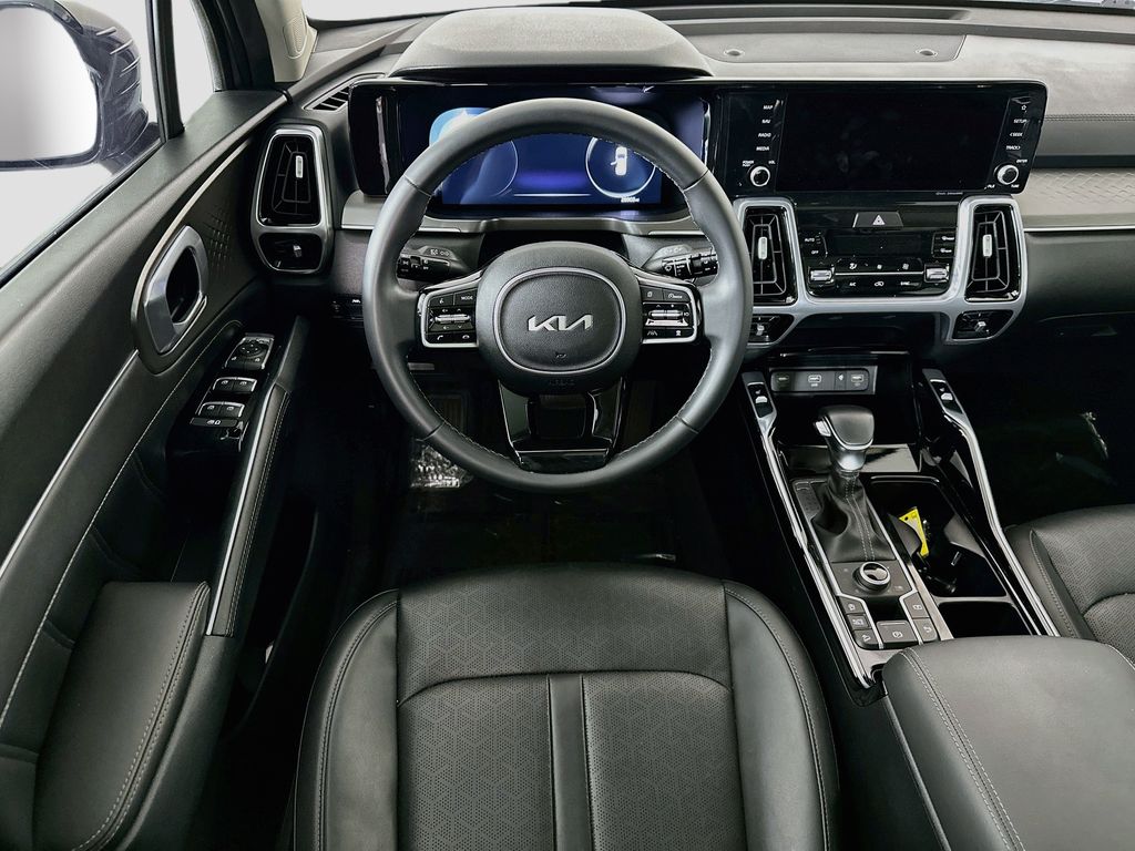 Thumbnail: 2023 Kia Sorento - 10