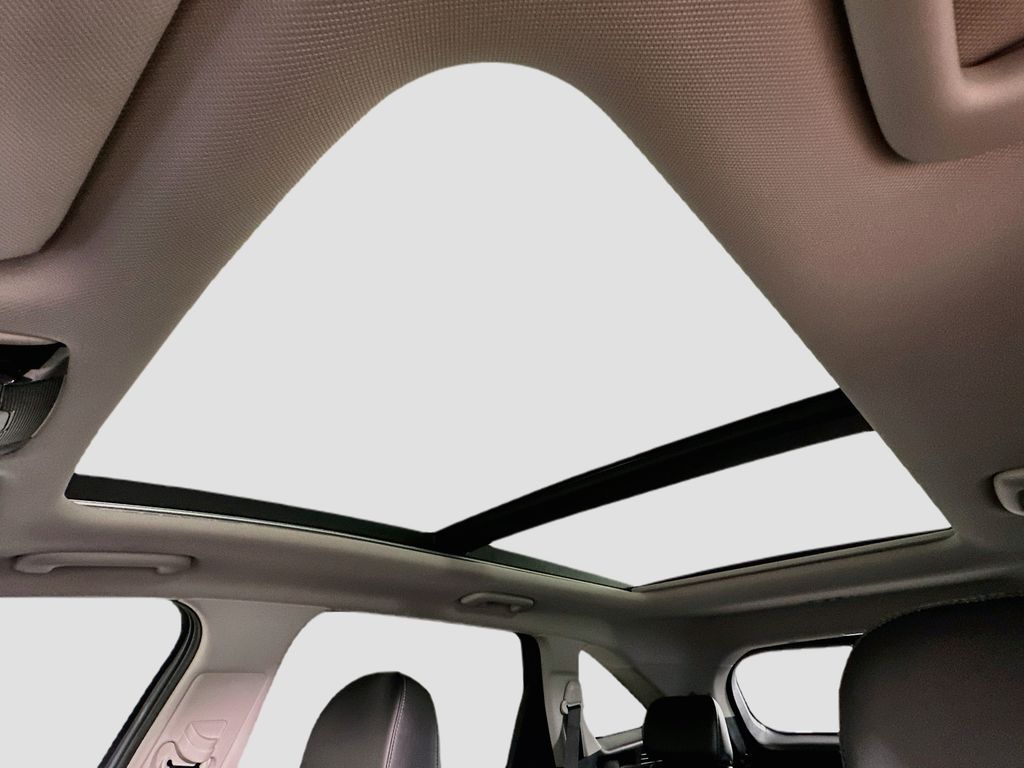 Thumbnail: 2023 Kia Sorento - 32
